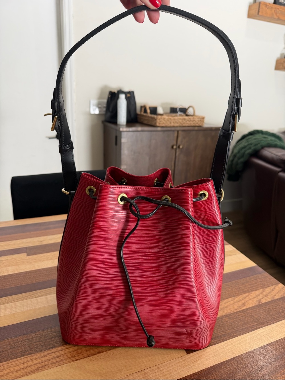 Louis Vuitton Vintage NeoNoe Red Leather Bucket Bag with Black Strap